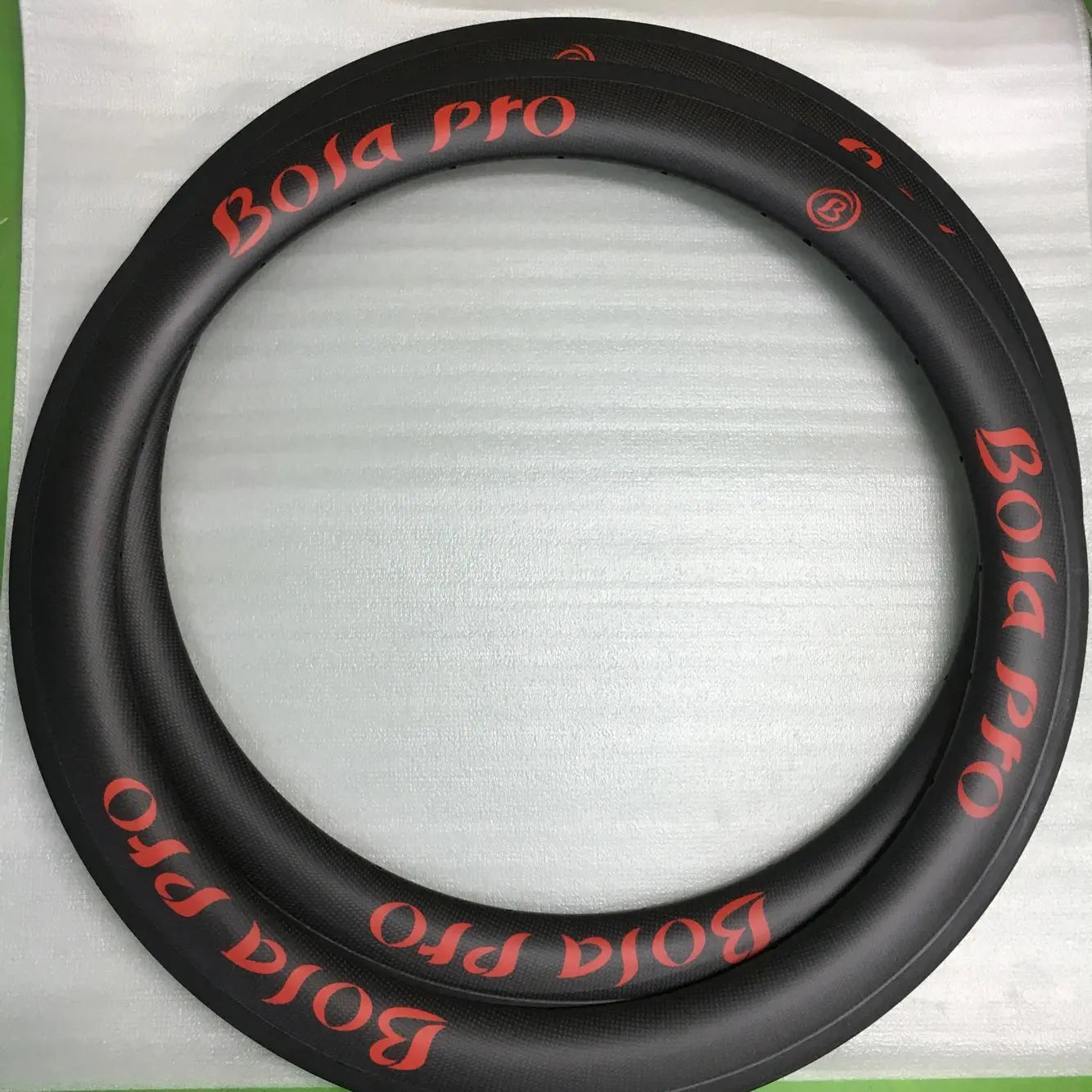 700C Carbon Fiber Tubular Bike Rim in U-Shape, featuring a sleek black finish with red "Bola Pro" branding.