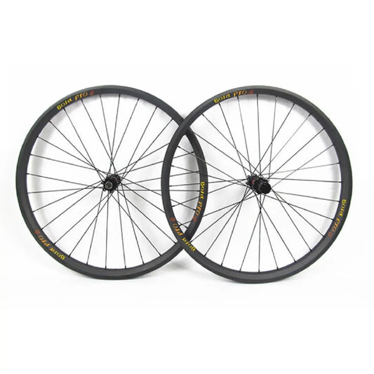 DT350 carbon MTB wheelset details, highlighting Sapim CX-Ray spokes and 25mm internal carbon rim