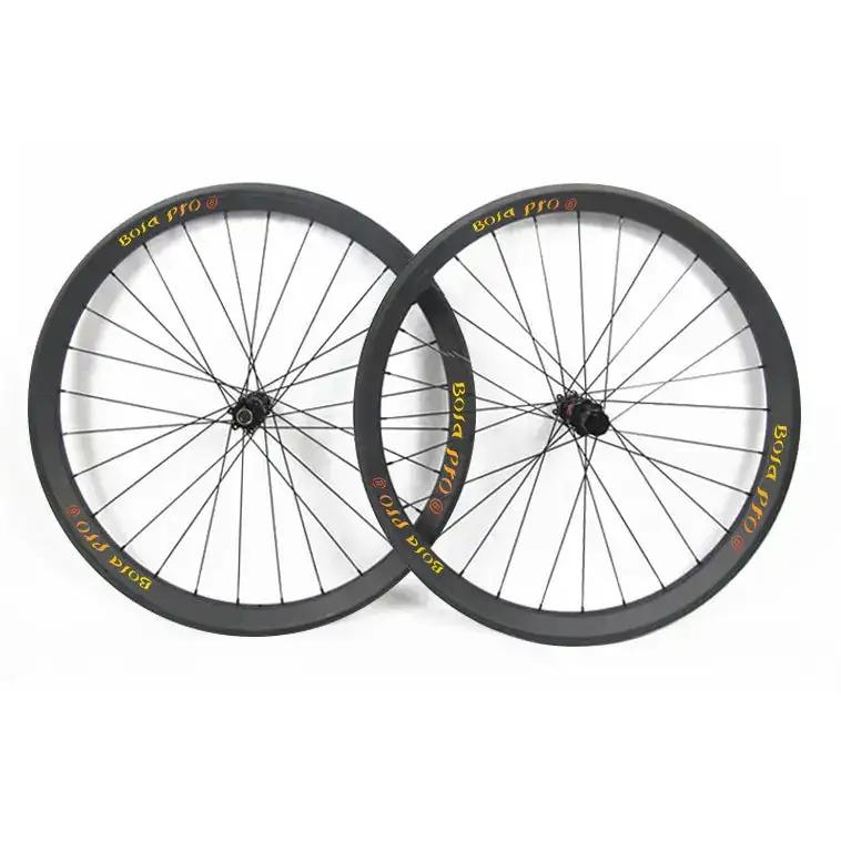 29-inch lightweight carbon MTB wheelset, 30mm wide, 28-spoke, trail and enduro ready