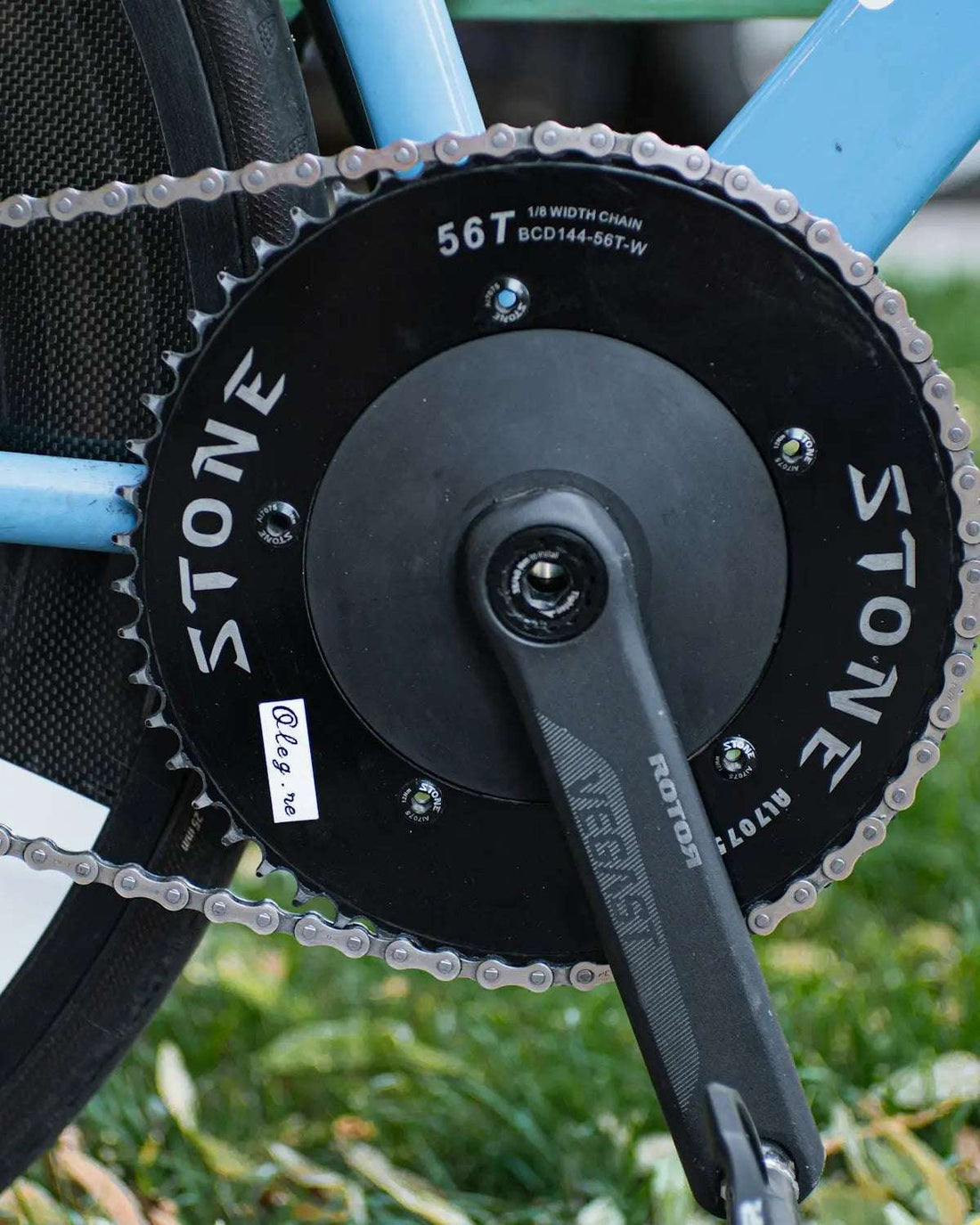 Exploring the Benefits of a 700c 28mm Wide Carbon Rear Disc Wheel for Triathlons and Time Trials